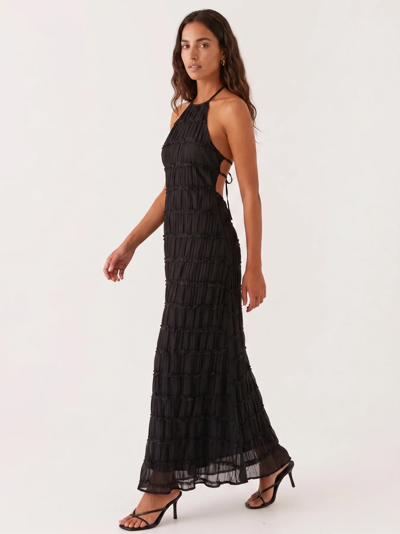 Violeta vestido largo negro – vista lateral